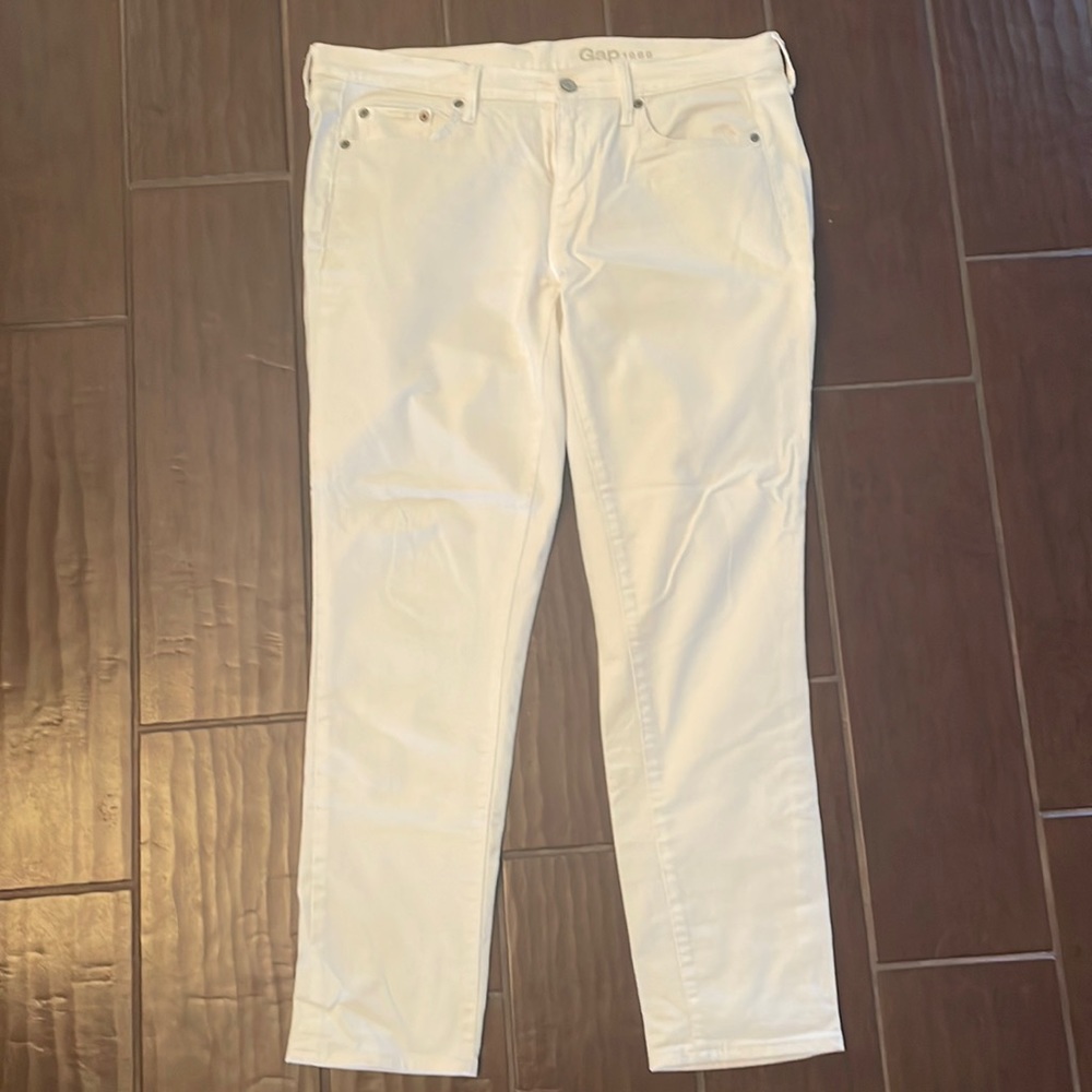 White gap jeans